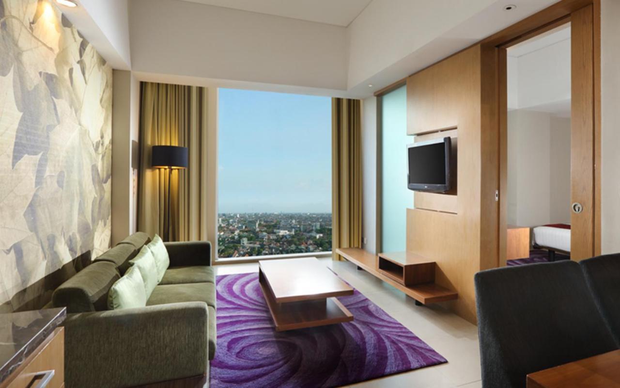 Holiday Inn Bandung Pasteur By Ihg Exterior photo