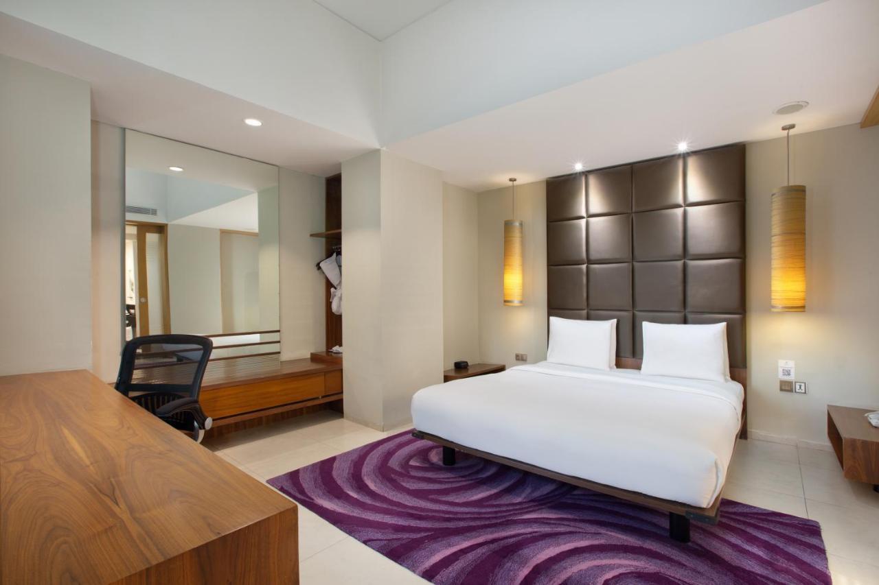 Holiday Inn Bandung Pasteur By Ihg Exterior photo