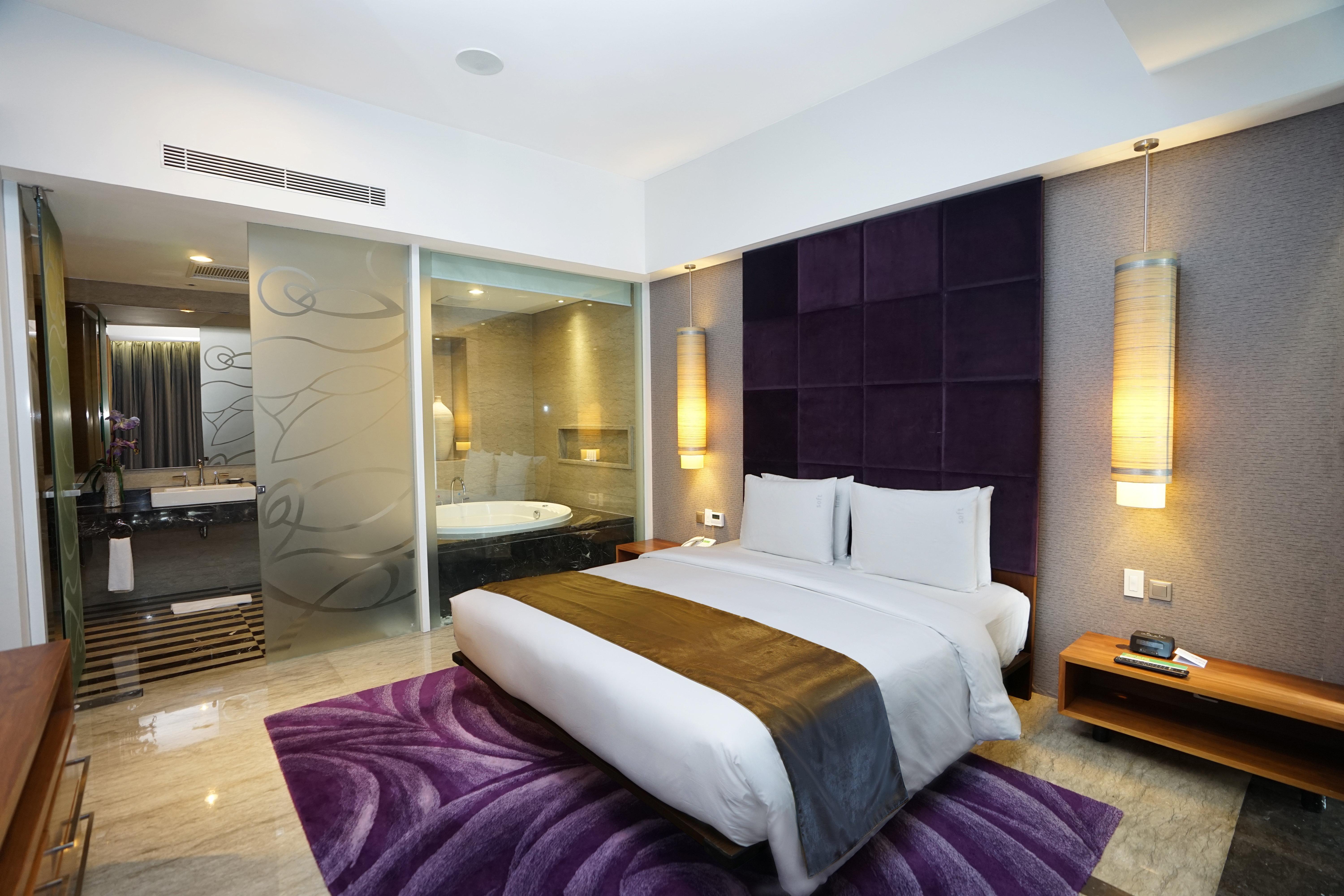 Holiday Inn Bandung Pasteur By Ihg Exterior photo