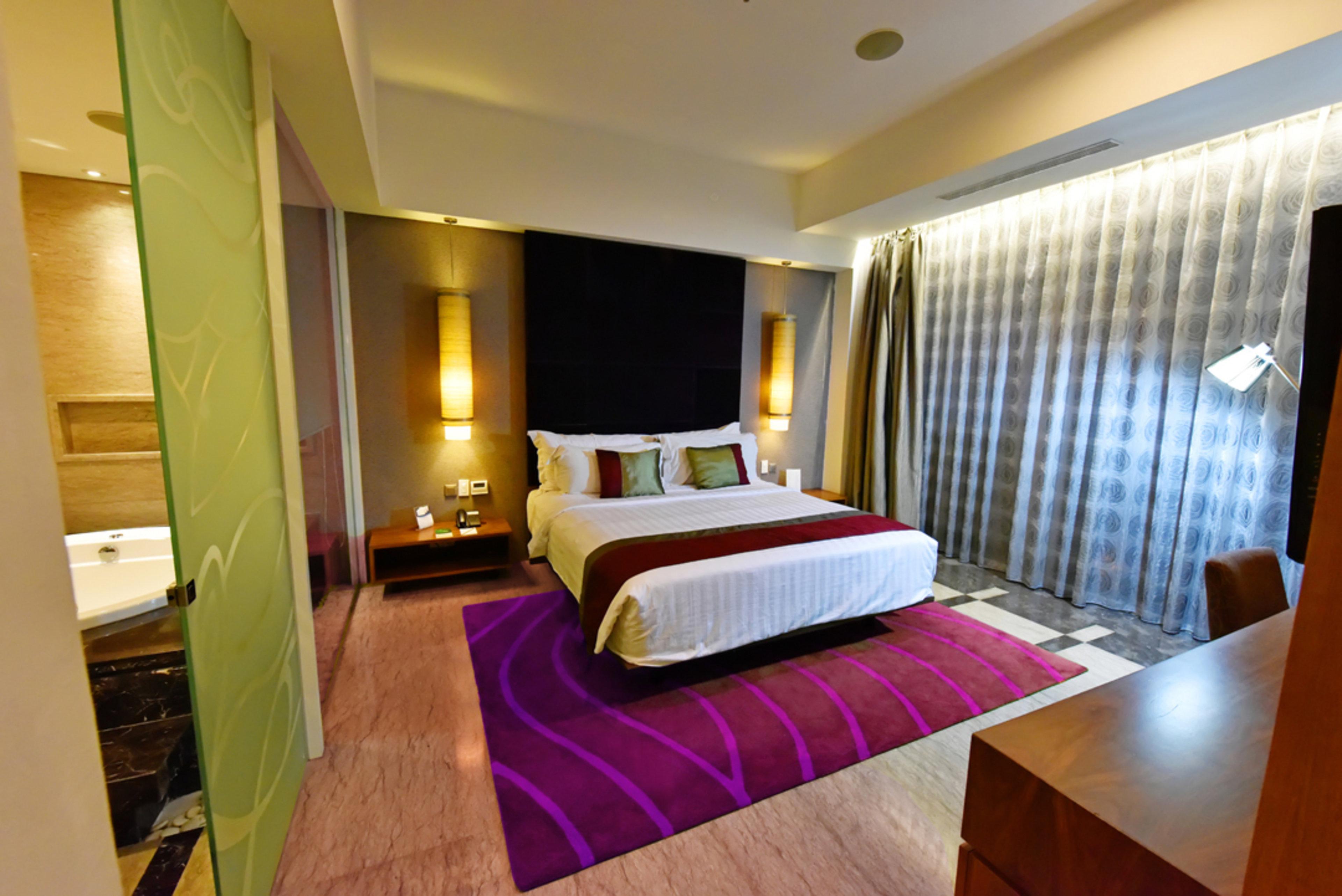 Holiday Inn Bandung Pasteur By Ihg Exterior photo