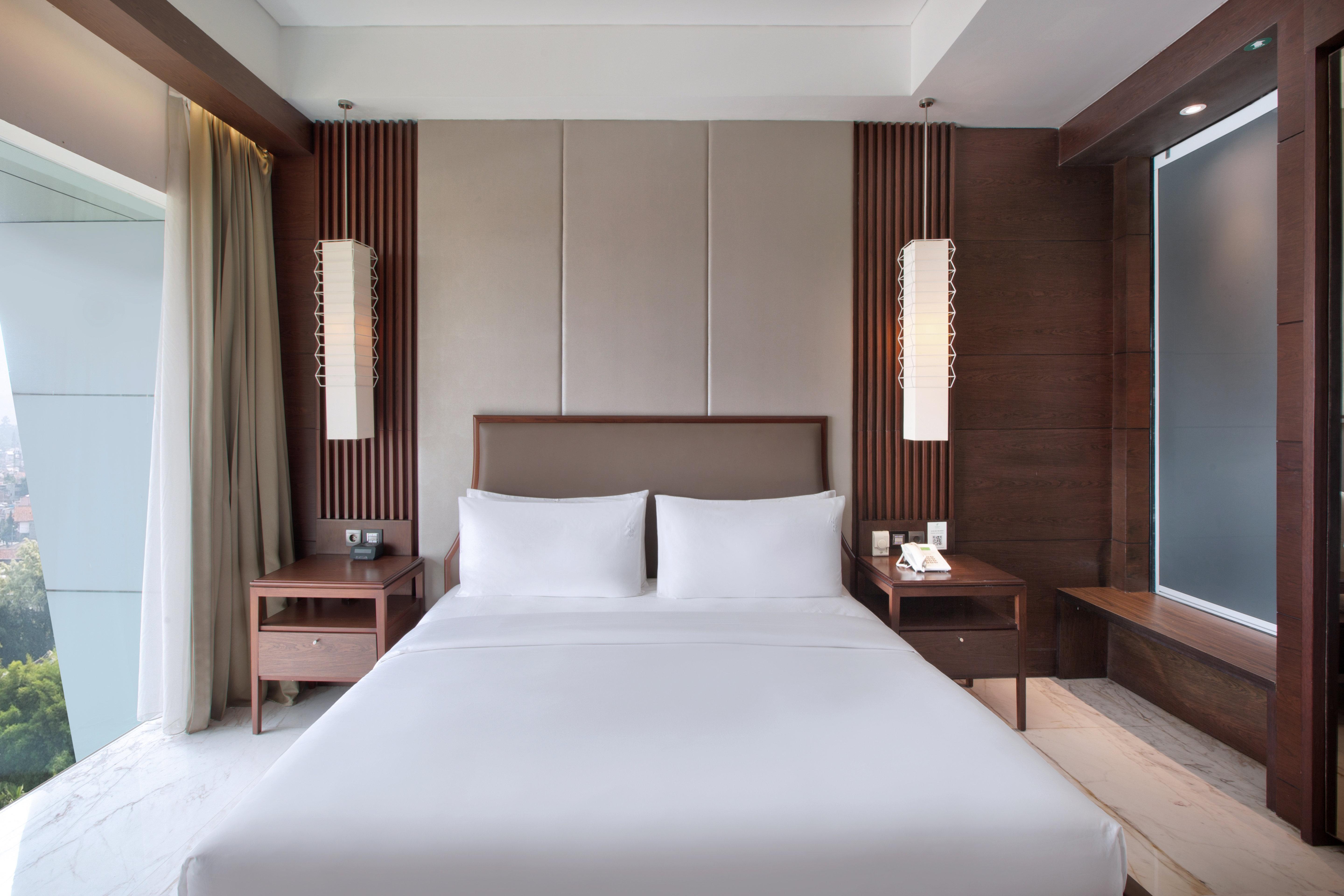 Holiday Inn Bandung Pasteur By Ihg Exterior photo