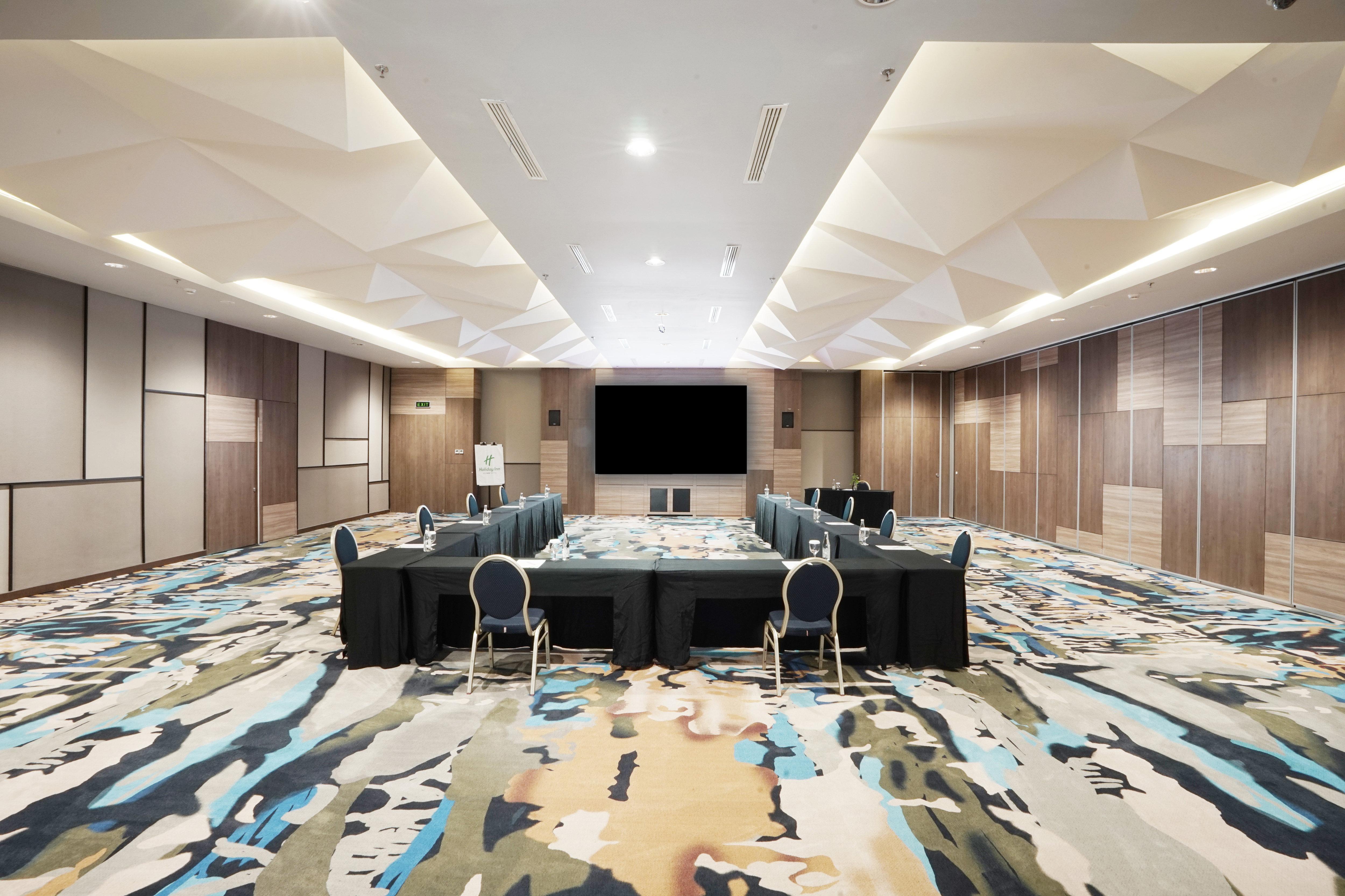 Holiday Inn Bandung Pasteur By Ihg Exterior photo