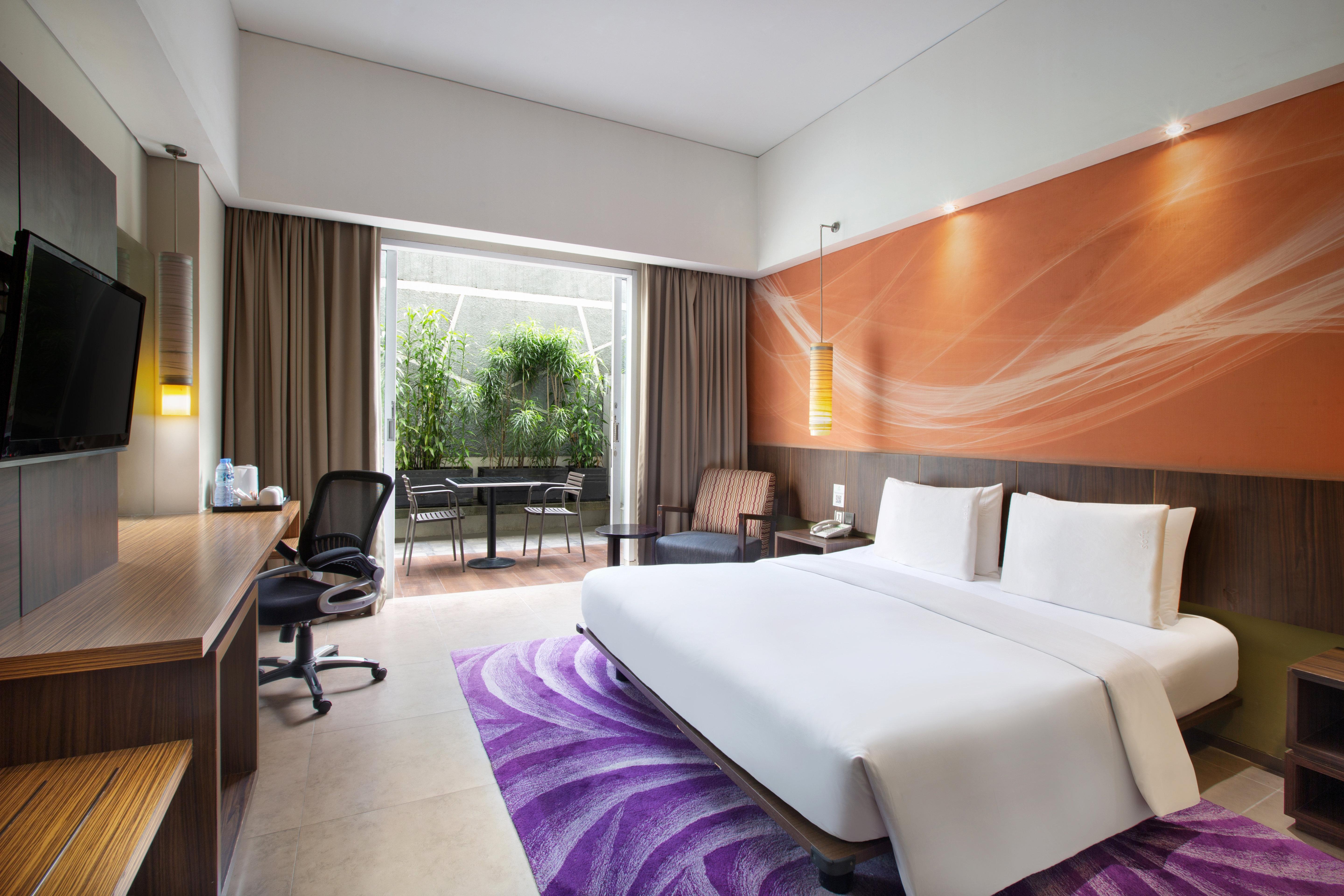 Holiday Inn Bandung Pasteur By Ihg Exterior photo