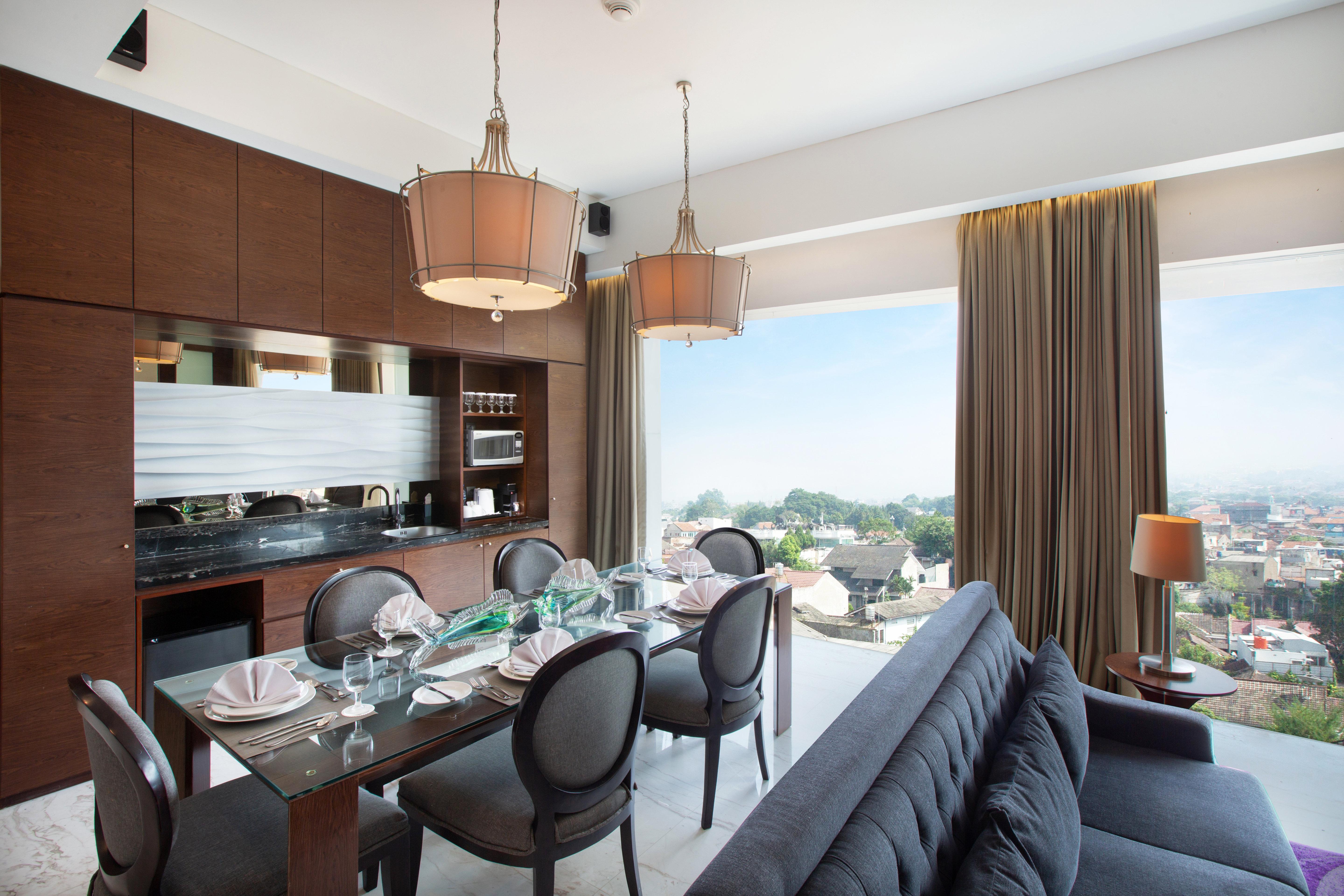 Holiday Inn Bandung Pasteur By Ihg Exterior photo