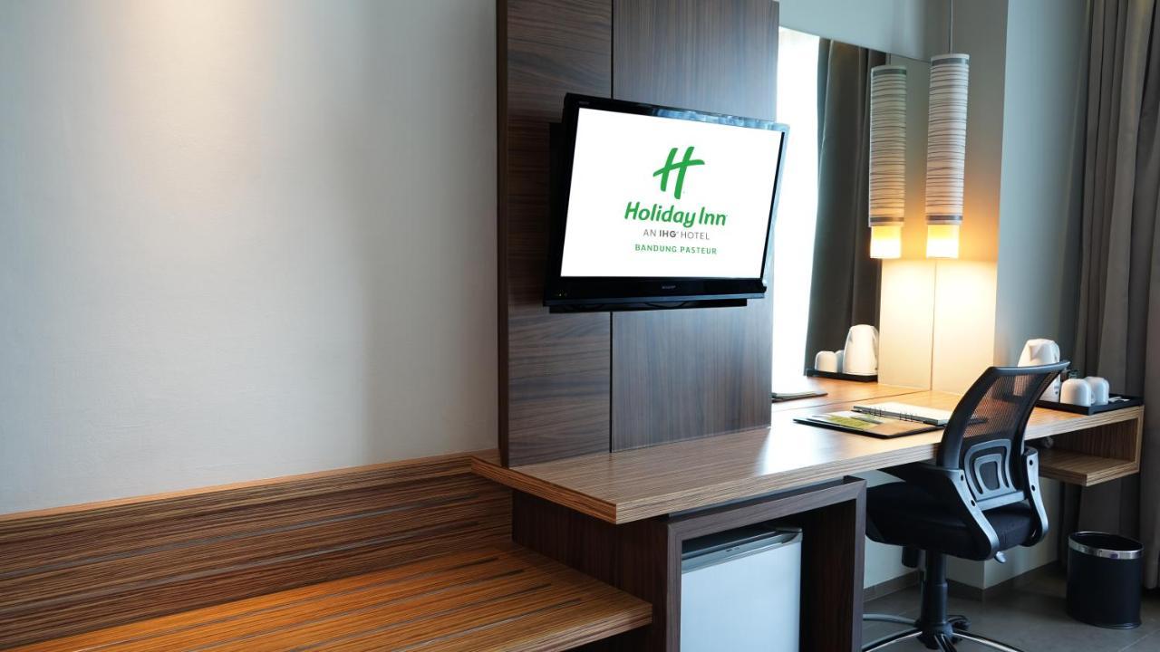 Holiday Inn Bandung Pasteur By Ihg Exterior photo