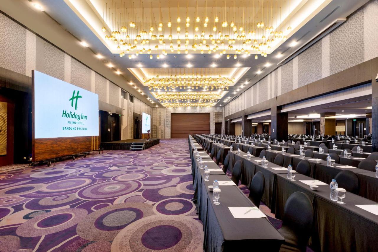 Holiday Inn Bandung Pasteur By Ihg Exterior photo