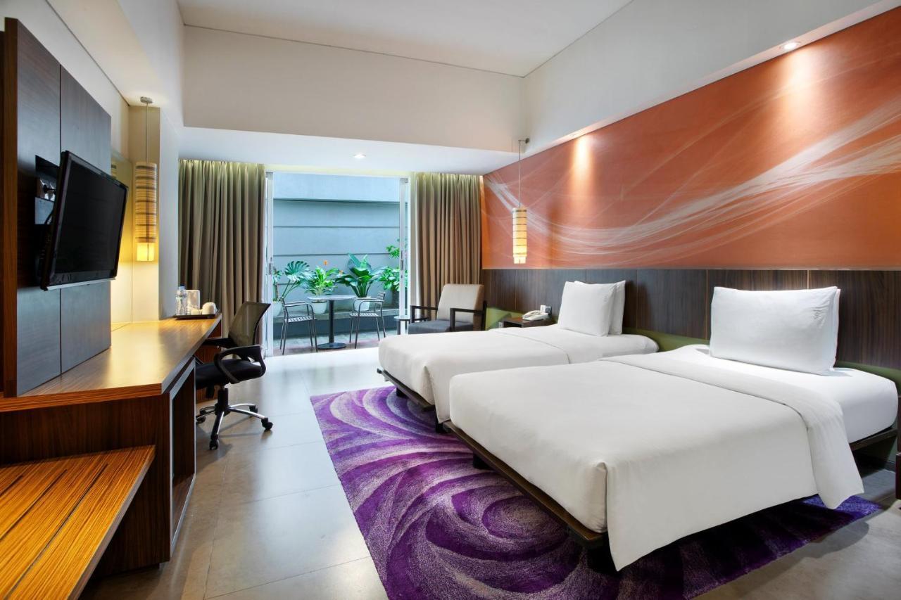 Holiday Inn Bandung Pasteur By Ihg Exterior photo