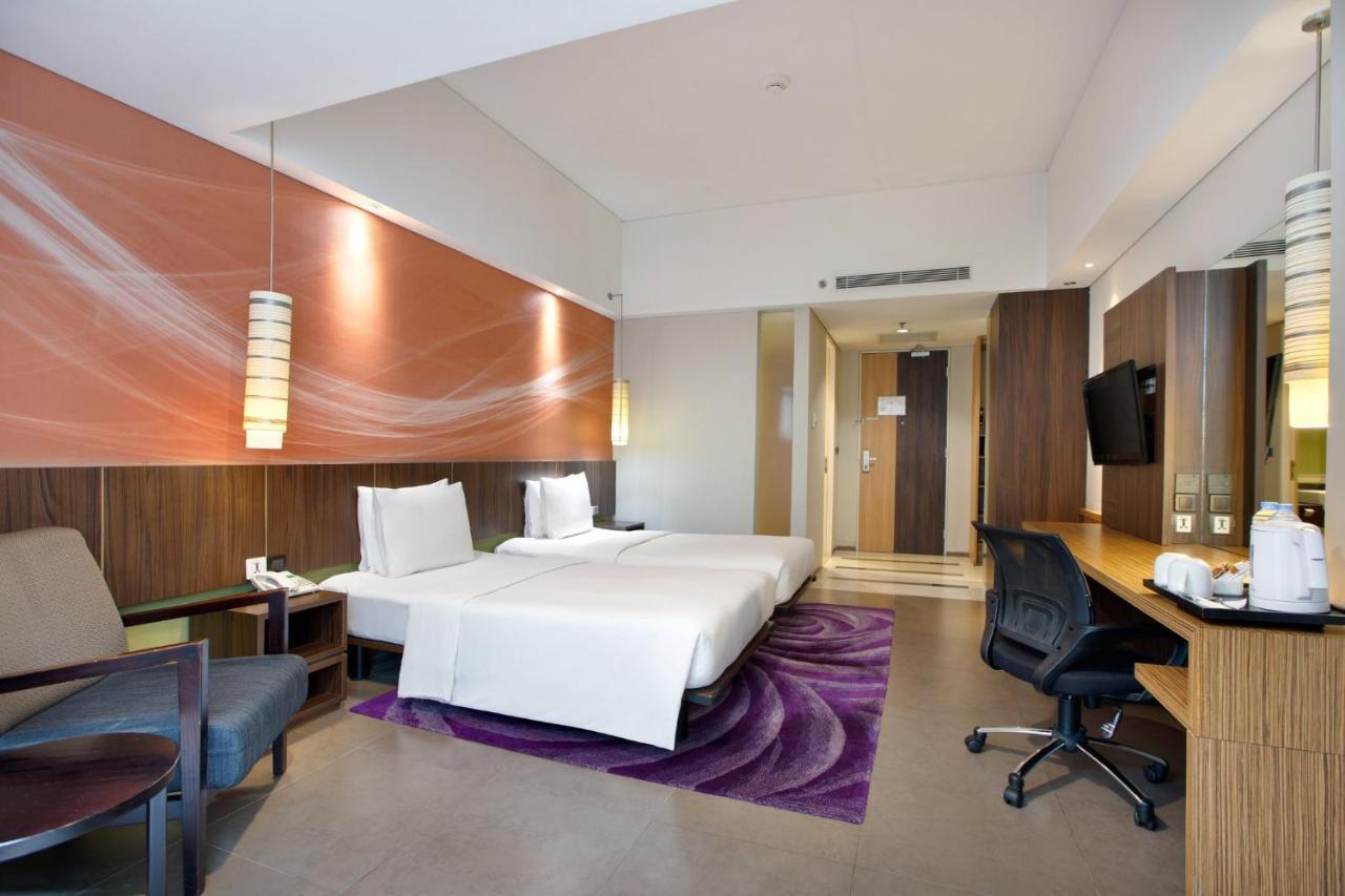 Holiday Inn Bandung Pasteur By Ihg Exterior photo